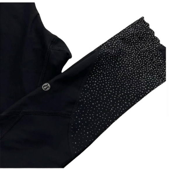 Lululemon capris sz 4 - Picture 4 of 5